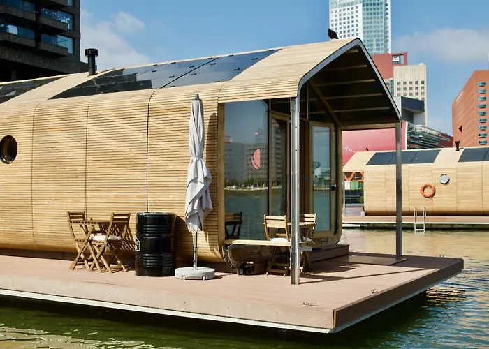 Vakantiehuis: Wikkelboats at Floating Rotterdam Rijnhaven